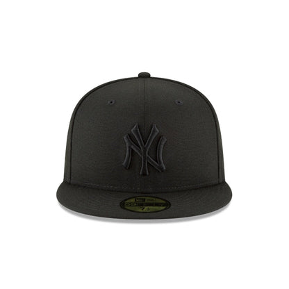 New York Yankees Blackout Basic 59FIFTY Fitted Hat